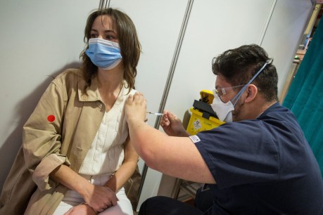 Australia’s COVID success depends on vaccinating under-40s, top epidemiologist warns