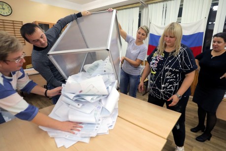 Pro-Putin United Russia party wins majority in election
