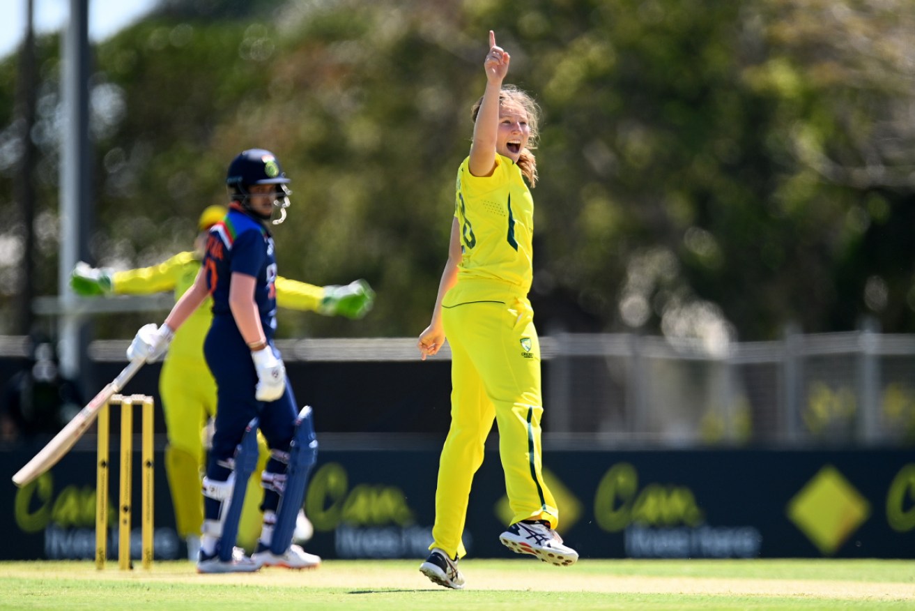 Teenager Darcie Brown claimed 4-33 as Australia swept to a nine-wicket ODI win over India. 