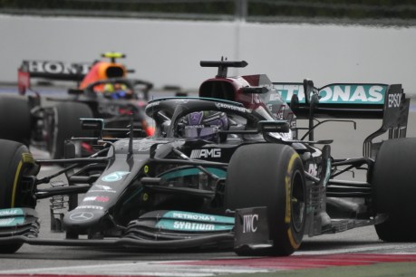Lewis Hamilton roars to 100th GP win in Russia