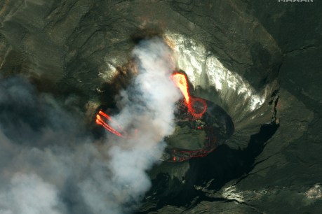 Hawaii&#8217;s Kilauea volcano erupts at summit