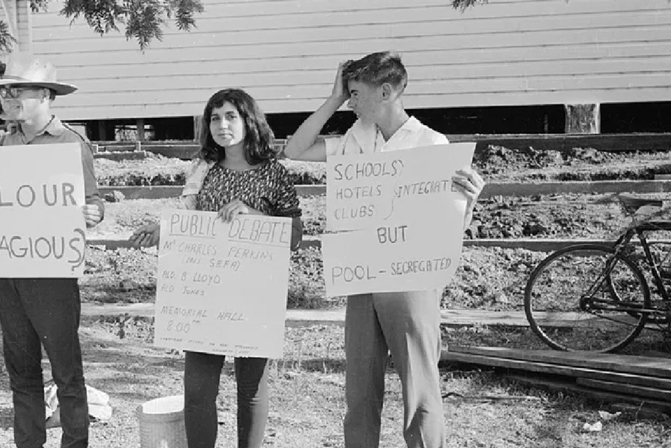 Student Action protest against segregation outside Moree Artesian Baths.