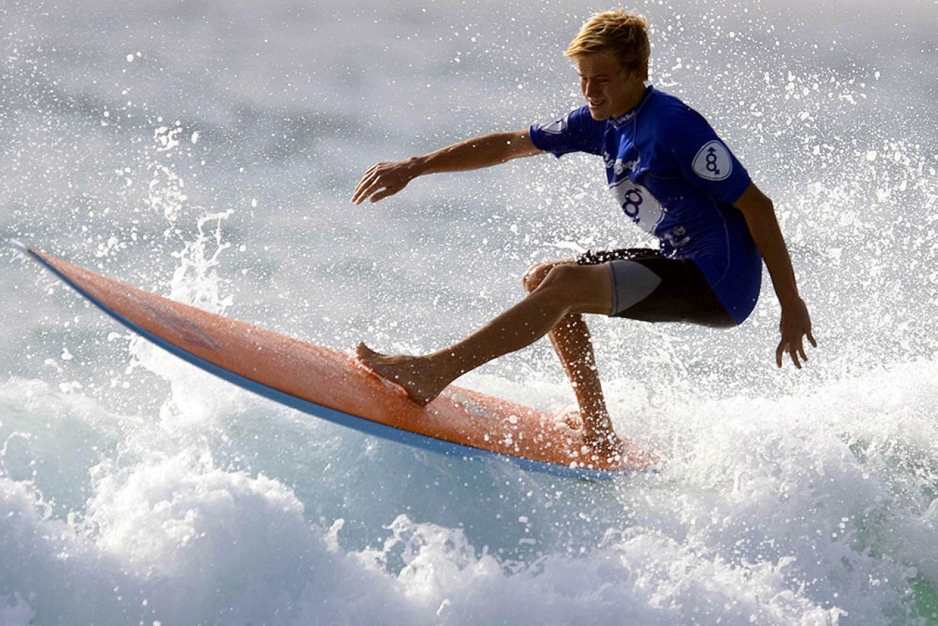 Australia's Harrison Roach has hit the front in the WSL longboard world championship.