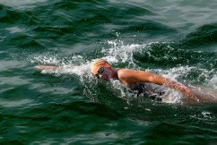Aussie breaks English Channel swim record 