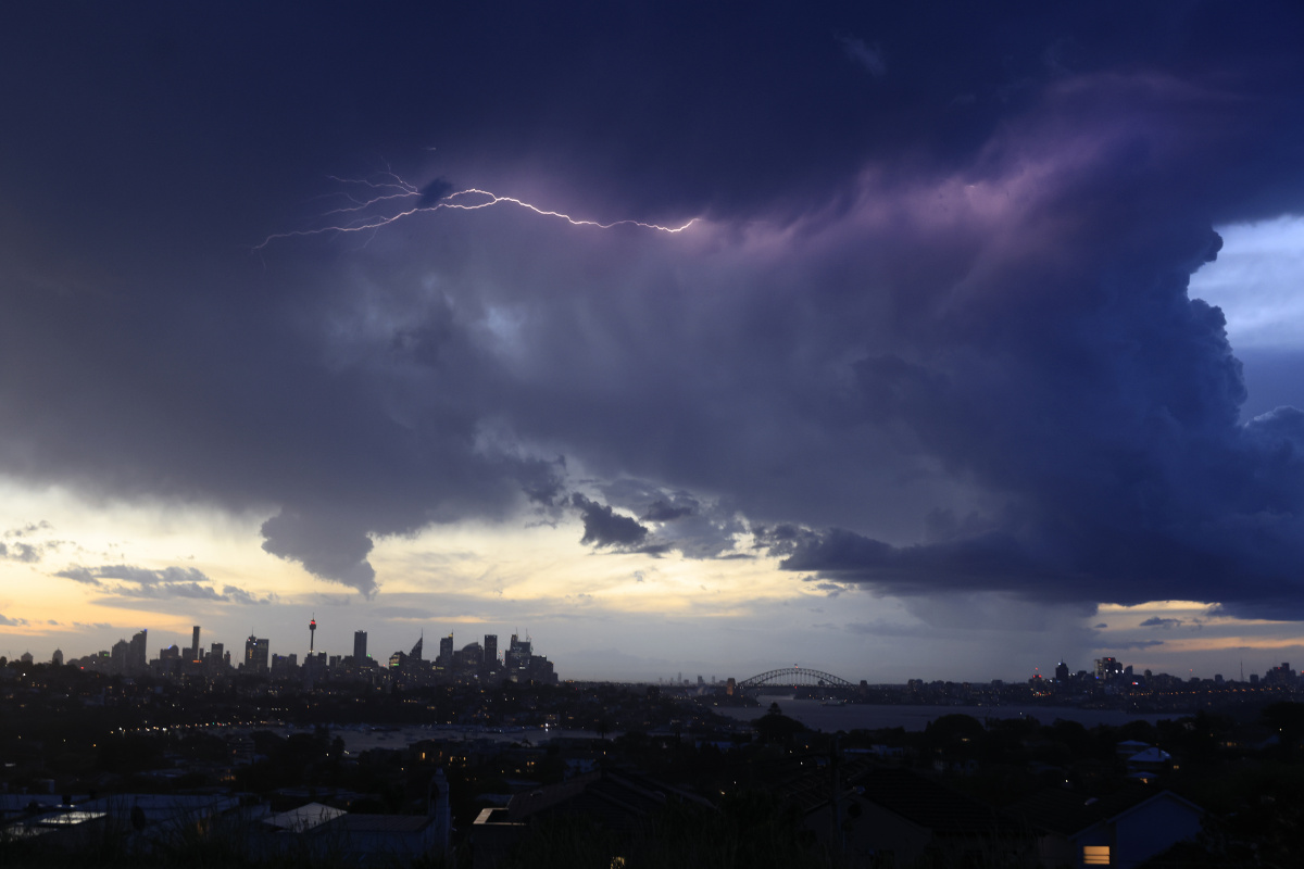 South-east Australia warned of severe thunderstorms, asthma