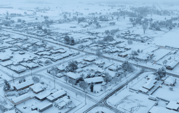 'Unreal' snow blast buries towns