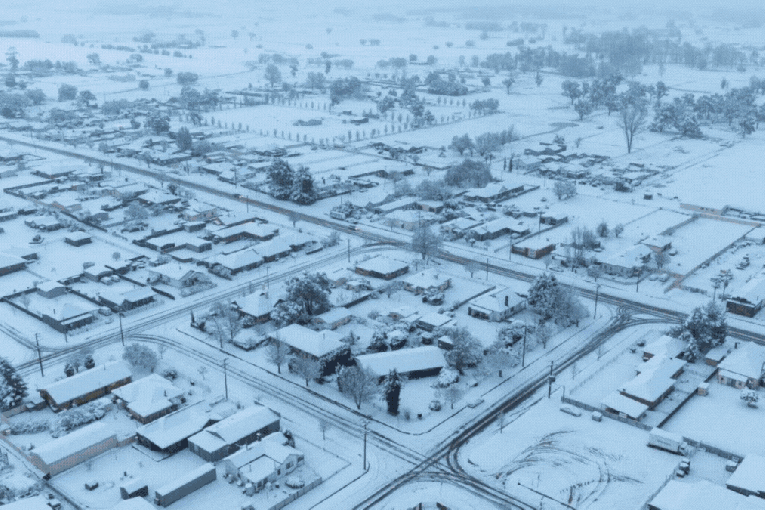 'Unreal' snow blast buries towns
