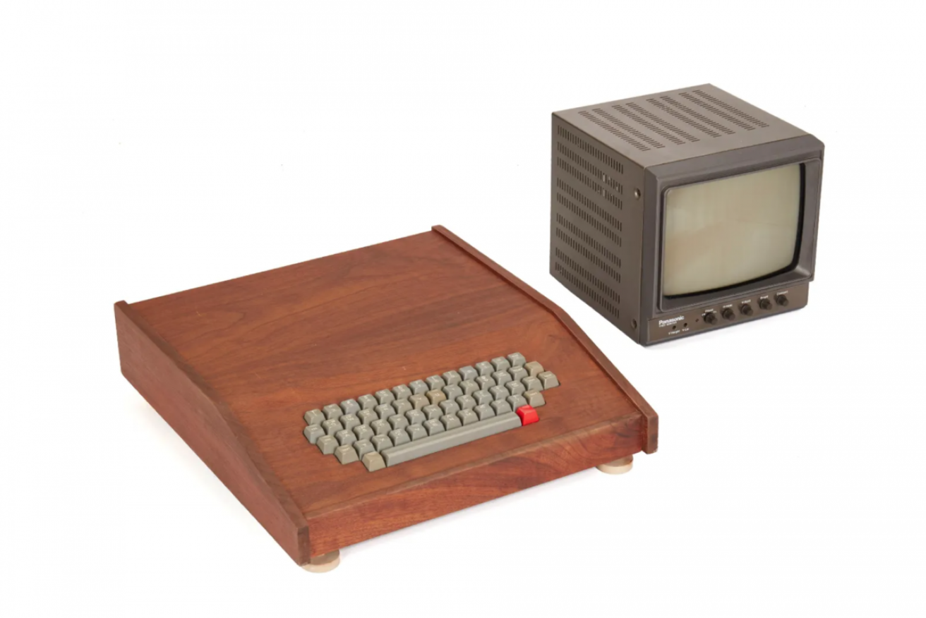 One of the last remaining original Apple-1 computers has been sold in the US.
