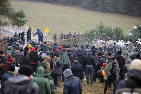 Migrants from Belarus try to breach Polish border