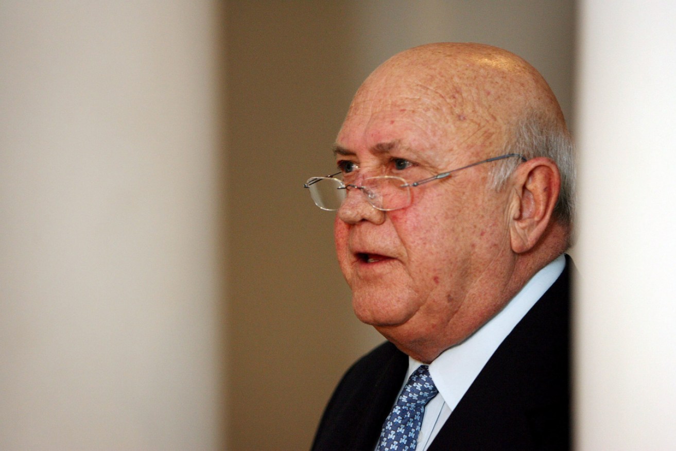 South Africa's last apartheid president, FW de Klerk, has died at his home in Cape Town aged 85. 