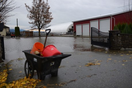 Canada floods strand 18,000 as rescue effort mounts