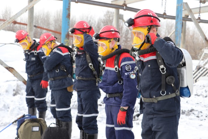 Eleven dead, dozens trapped in Siberian mine