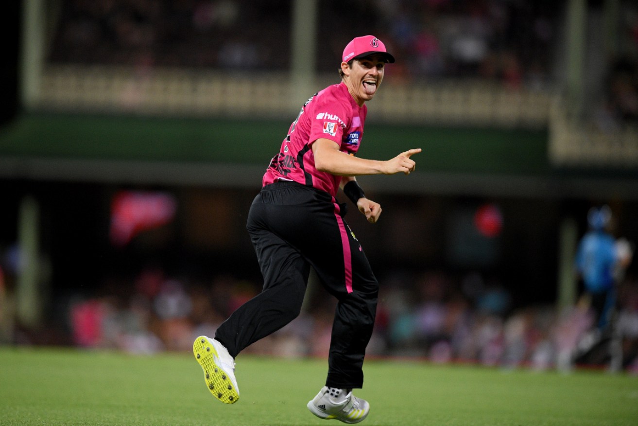 Sean Abbott was man of the match after leading Sydney Sixers to a win over Adelaide Strikers.