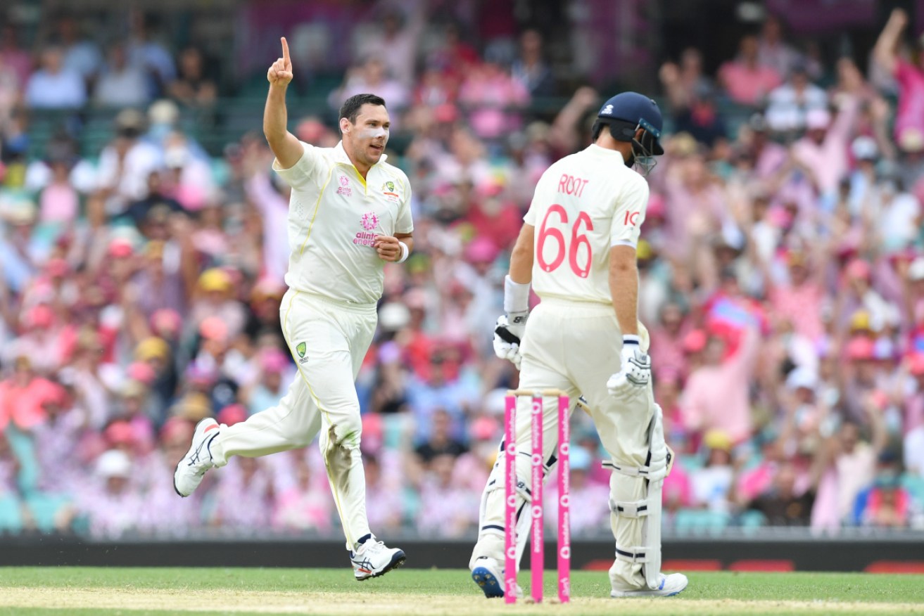 Australia are eyeing a big first-innings lead at the SCG after reducing England to 4-36 at lunch on day three of the fourth Ashes Test.