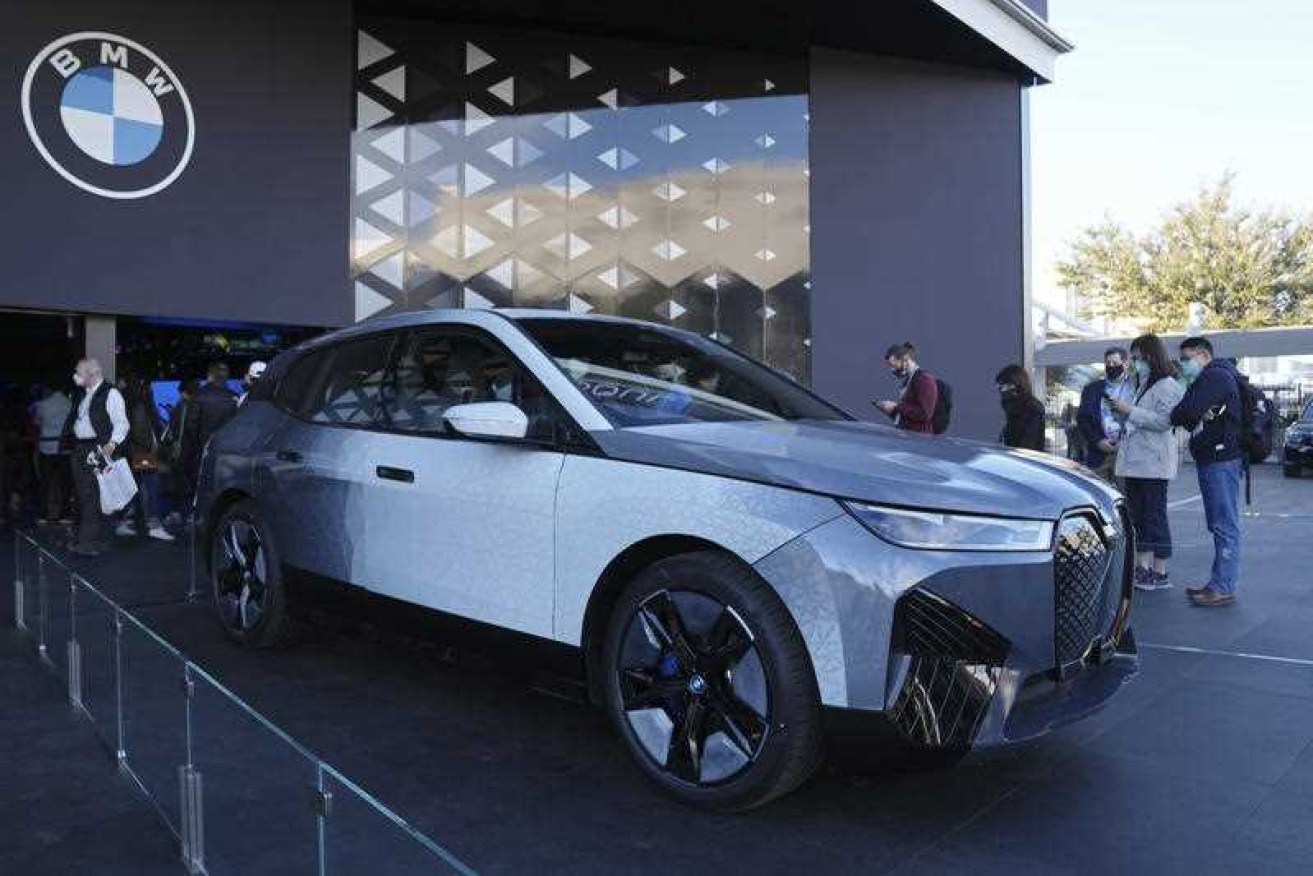 The world's first "colour-changing" car has been unveiled by BMW at the Consumer Electronics Show in Las Vegas.