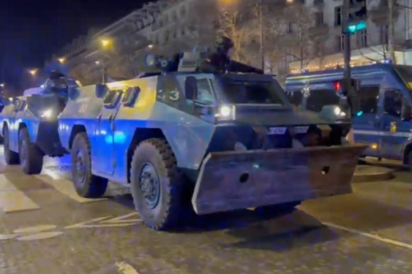 Paris bathed in tear gas as anti-mandate convoy descends on Arc de Triomphe