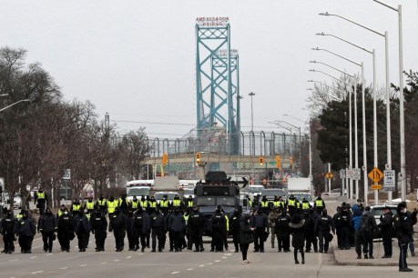 Police clear US-Canada bridge protesters