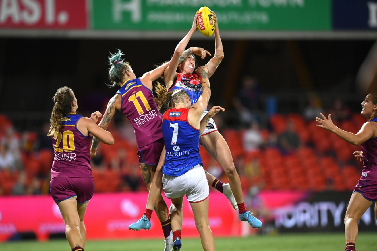 Melbourne has ended the winning run of Brisbane, claiming a three-point AFLW win on the Gold Coast.