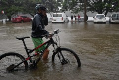 Ex-emergency chiefs slam govt after floods warning