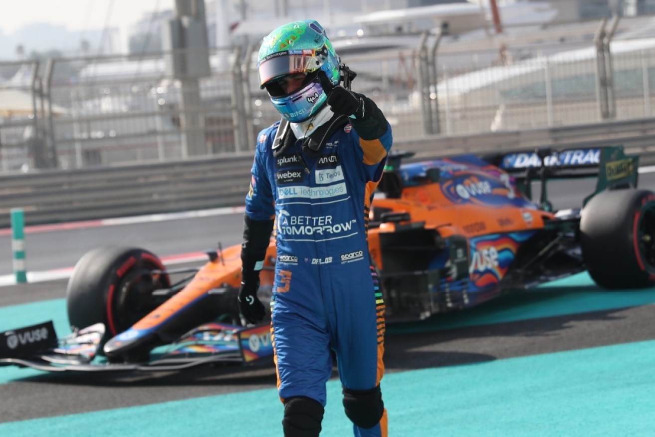 Australian F1 driver Daniel Ricciardo has been passed fit to drive in Sunday's Bahrain Grand Prix.