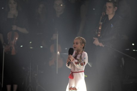 Ukrainian girl performs <i>Let it Go</i> in Poland
