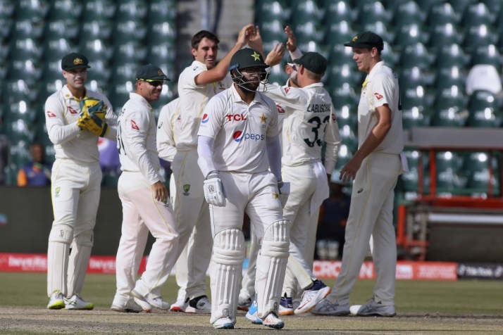 Pakistan bowlers fight back against Aussies