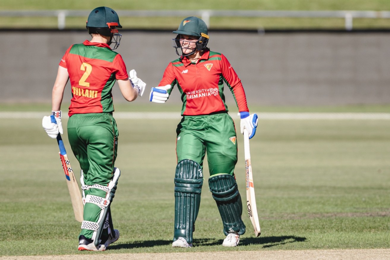 Century-makers Elyse Villani and Emma Manix-Geeves have steered Tasmania to a WNCL triumph.