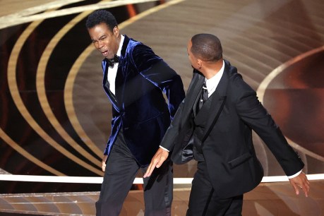 Smith apologises for Rock Oscars slap