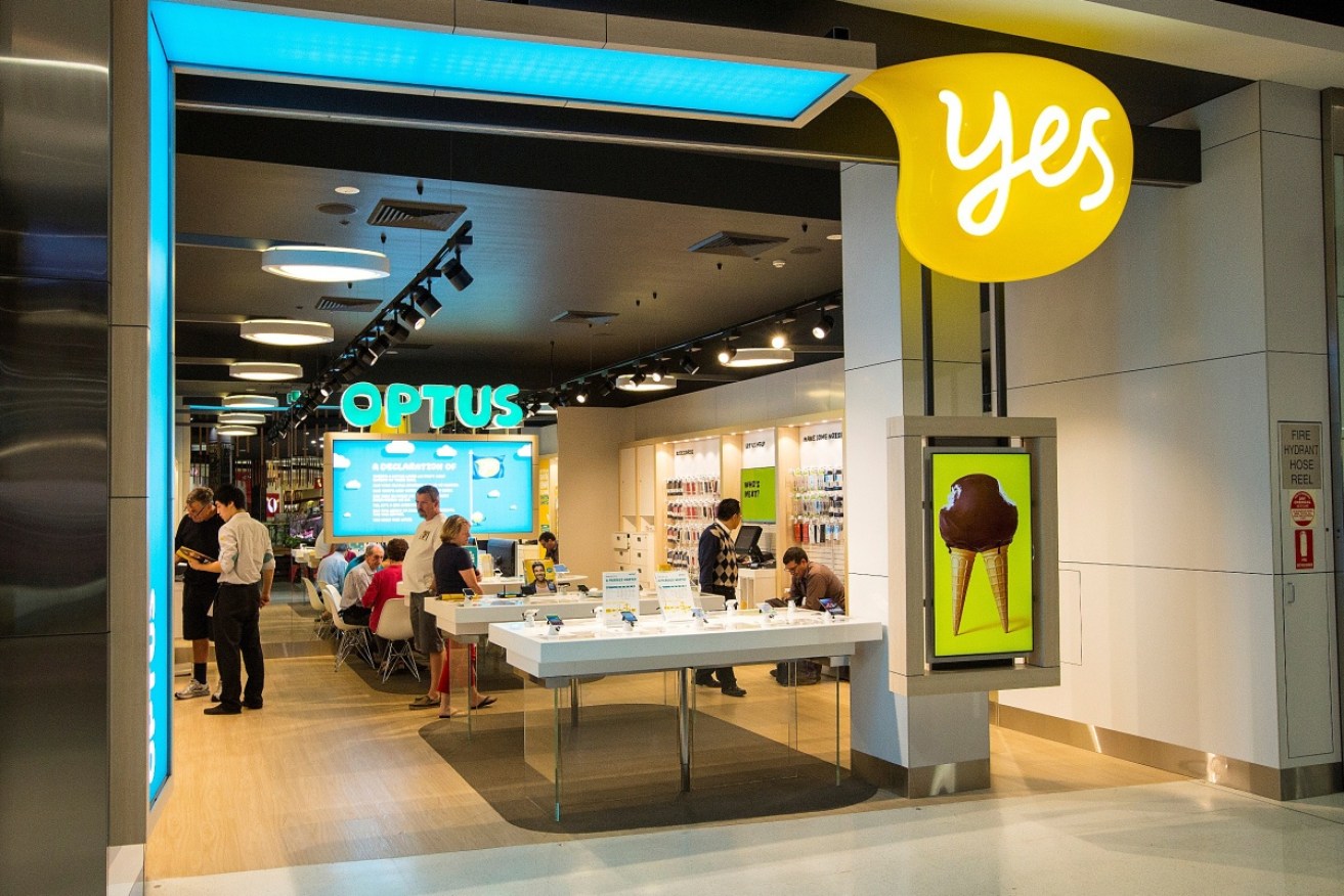 Optus customers been hit by a mass outage meaning many cannot make phone calls.