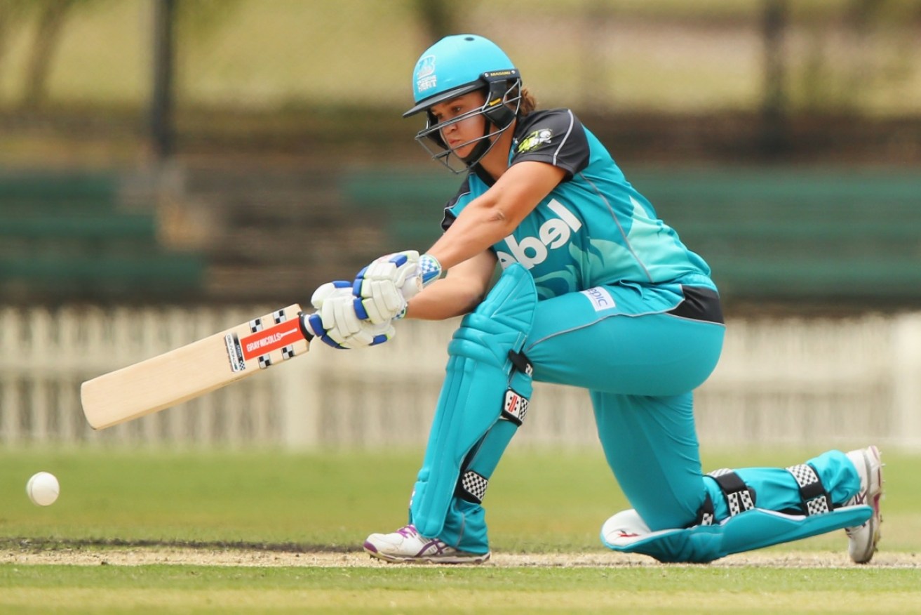 Barty in action in the Women's Big Bash in 2015.
