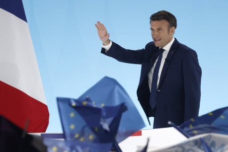 Macron heads to Le Pen stronghold before run-off