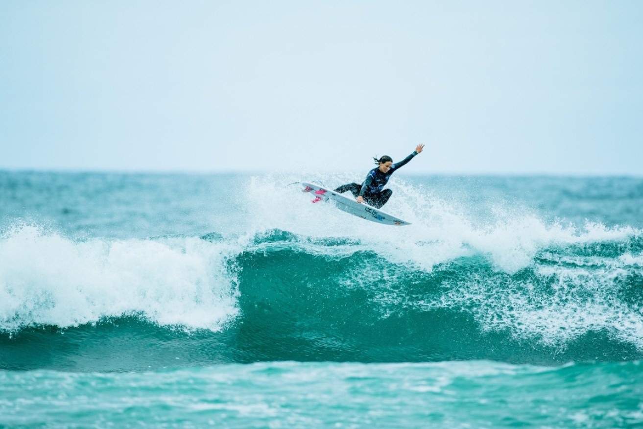 Sally Fitzgibbons rallied late to reach the quarter-finals of the WSL event at Bells Beach.