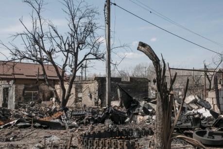 Russia seeks Ukraine city stranglehold