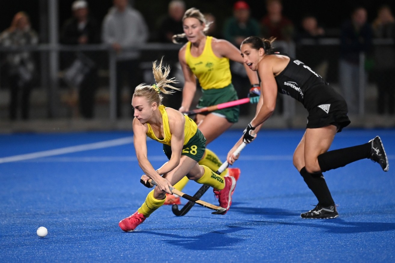 Hannah Callum-Sanders goes on the attack for the Hockeyroos in their 2-2 draw against New Zealand.