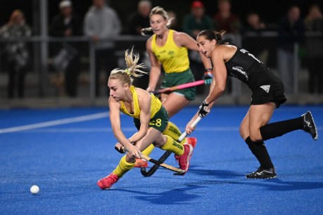 Hockeyroos fight back to earn NZ draw