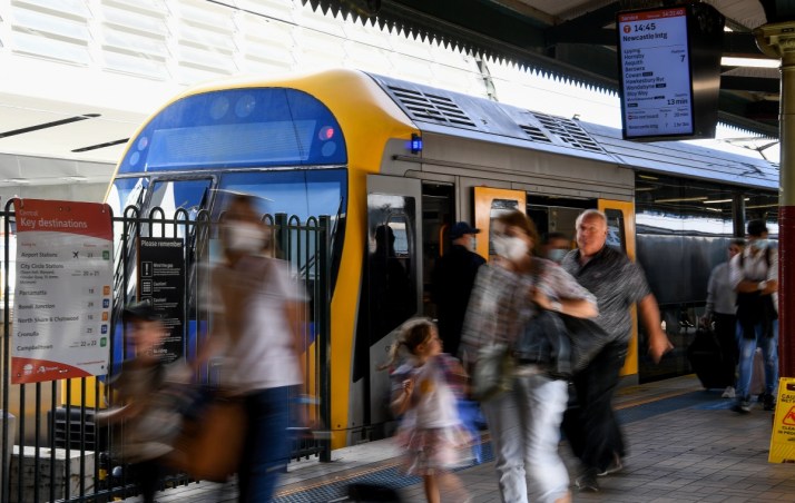 Unions, business lock horns on four-day week