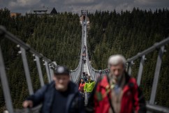 Tourists queue to cross longest suspension bridge