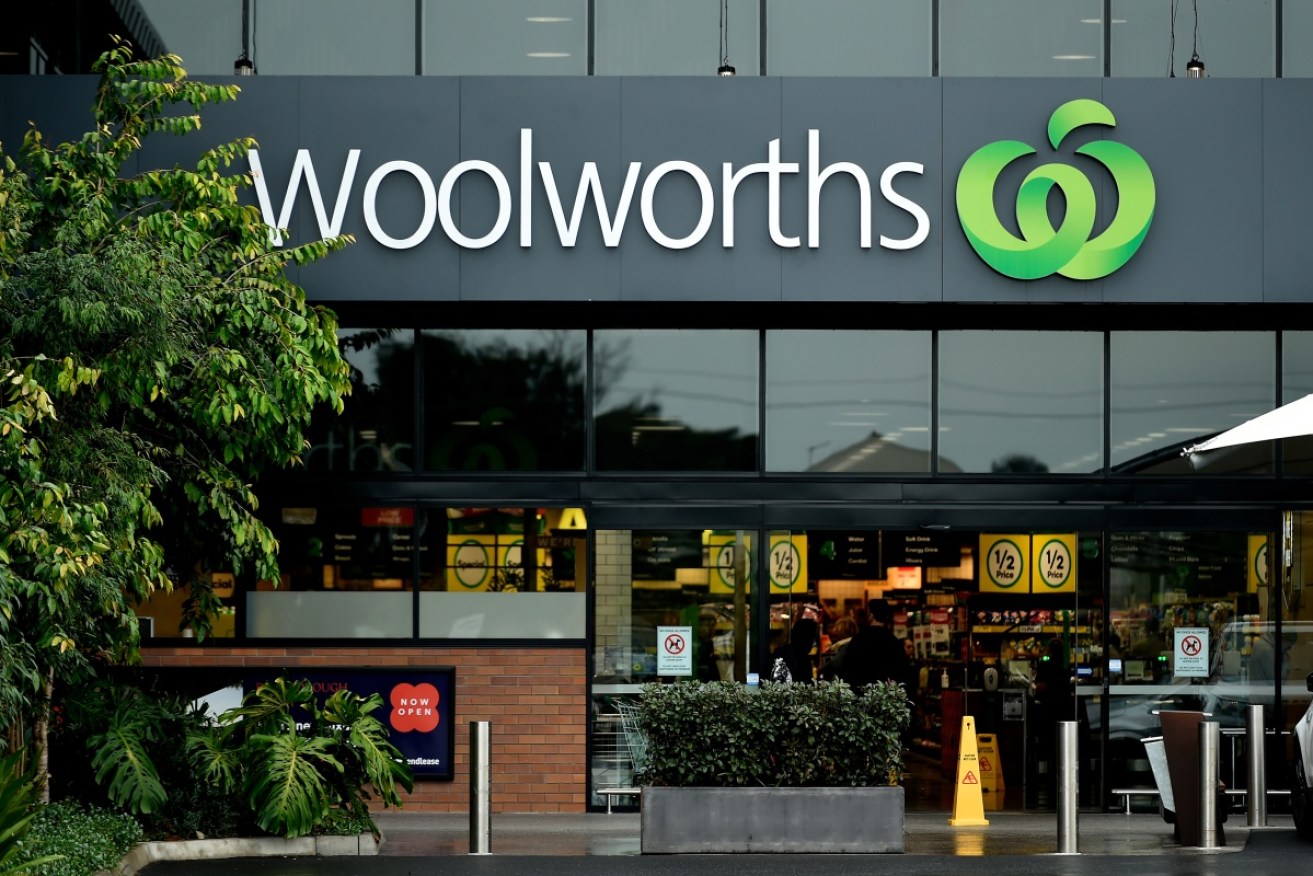 Woolworths has reportedly raised $636 million in a selldown of shares in alcohol retailer, hotels and poker machine operator Endeavour Group.
