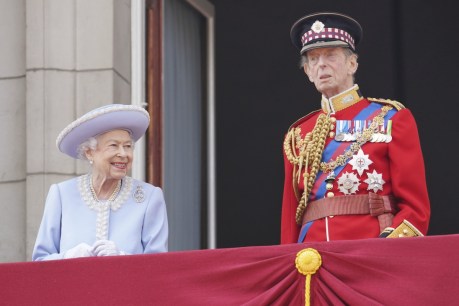 Thousands salute Queen on Platinum Jubilee as celebration begins