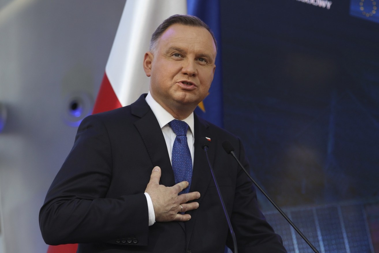 Polish President Andrzej Duda has slammed the French and German leaders for phoning Vladimir Putin.