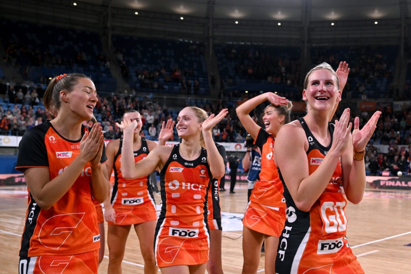 The Giants have advanced to the Super Netball preliminary final after a 55-48 win over Collingwood.