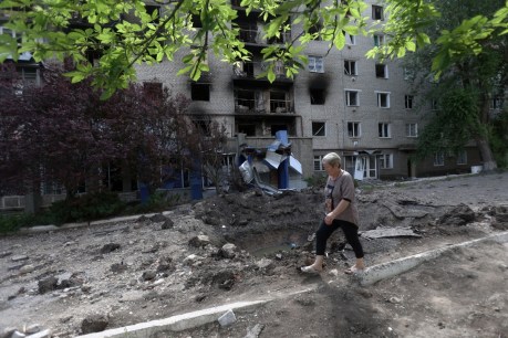 Ukraine pleas for weapons amid Lysychansk focus