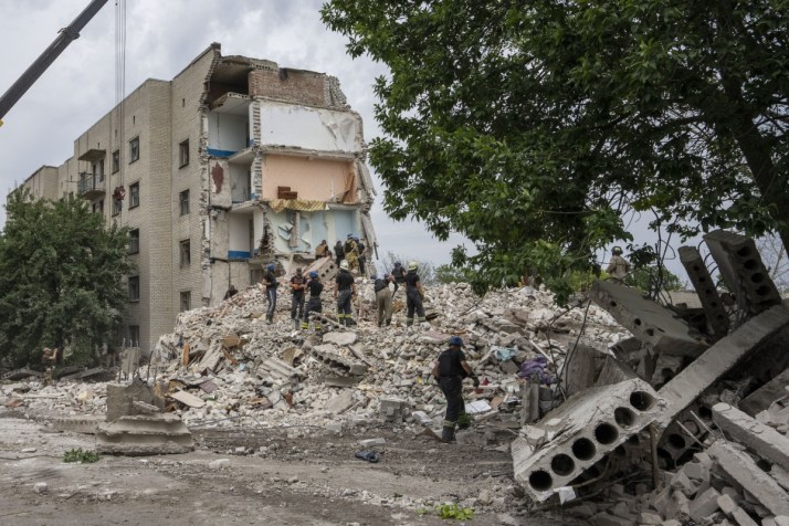 Russian rockets hit Donetsk apartments