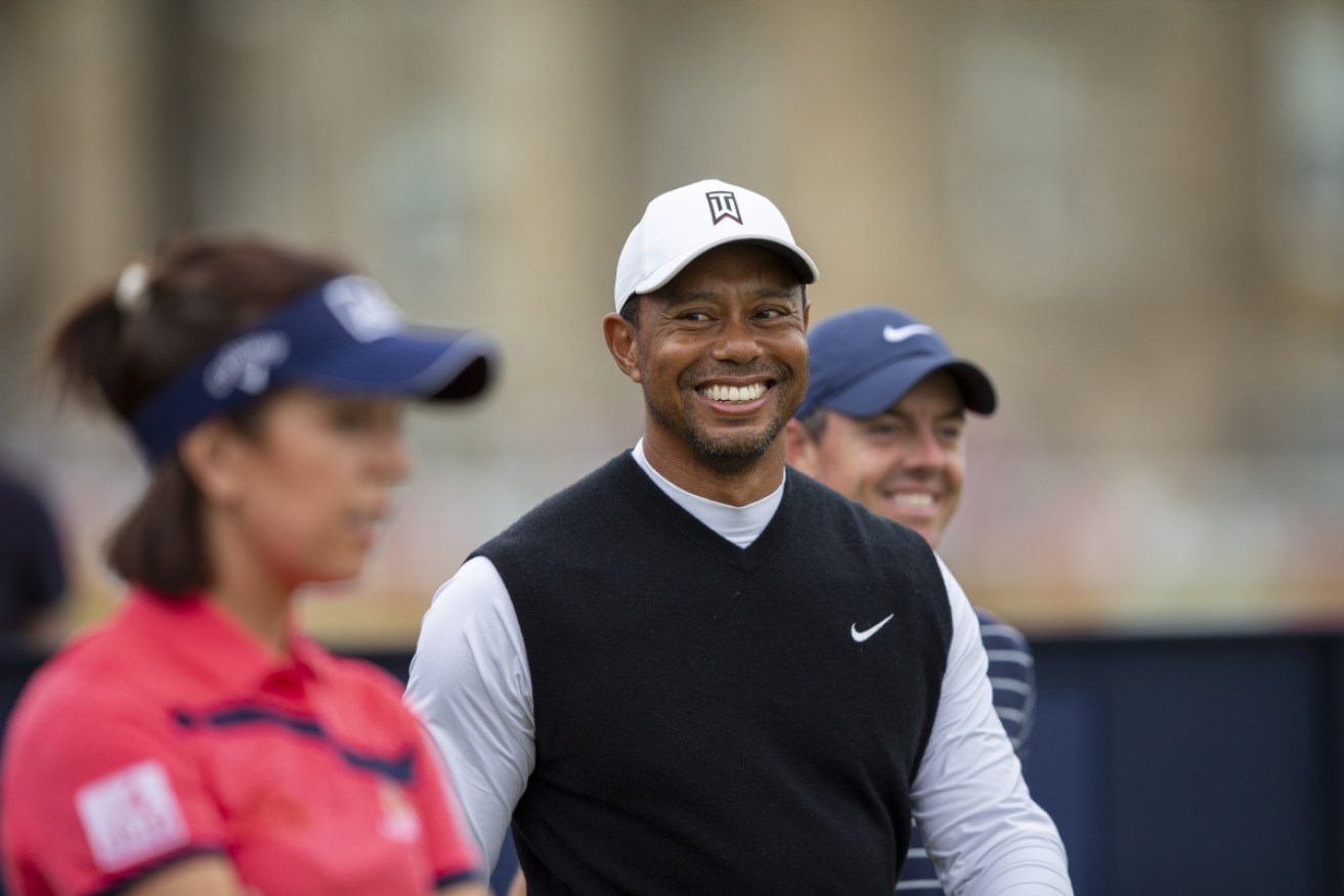 Rory McIlroy (r) believes Tiger Woods can contend at this week's British Open at St Andrews.