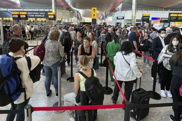 Heathrow caps airport passengers at 100,000/day