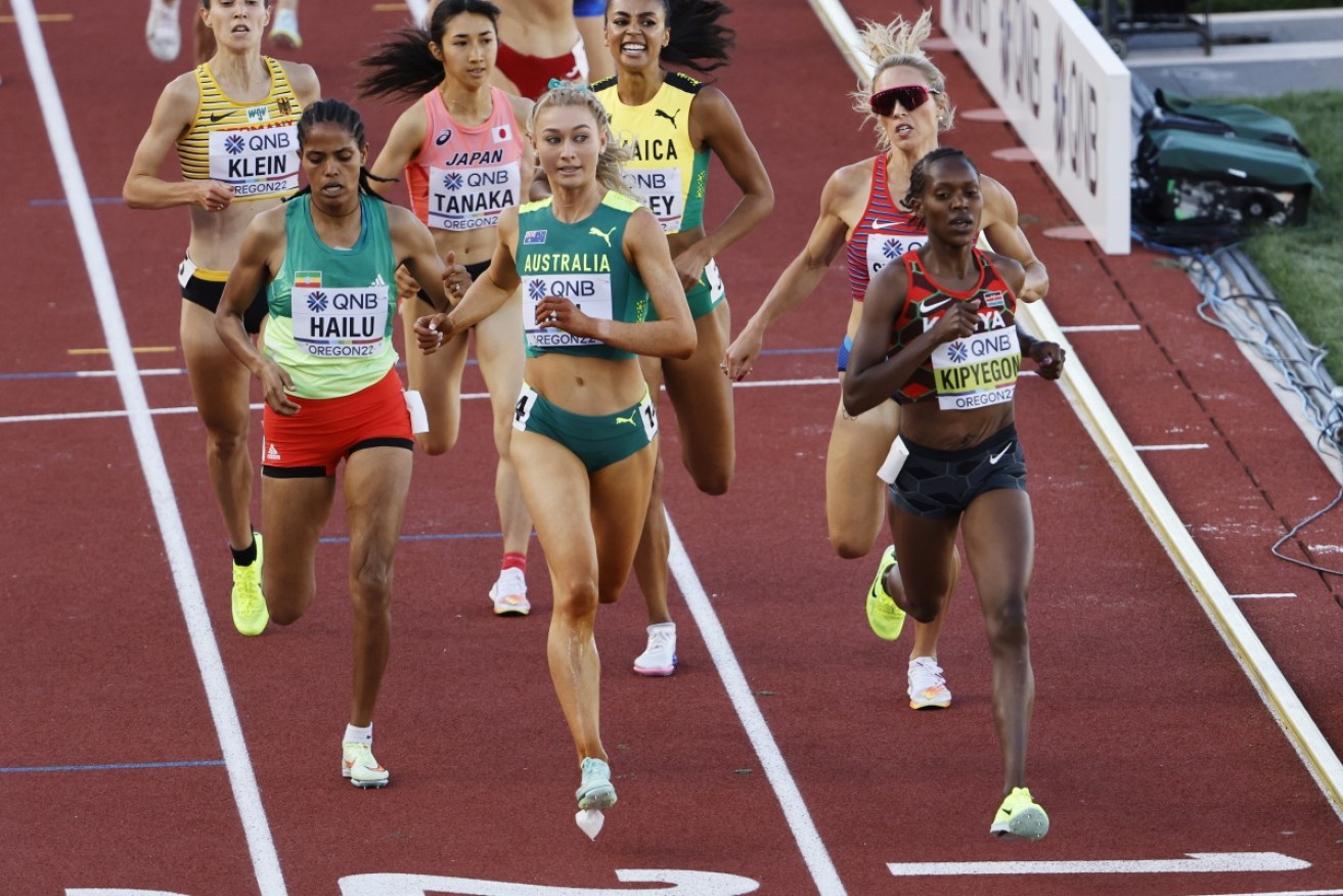 Jessica Hull cruises into the women's 1500m final at the world championships in Eugene. 