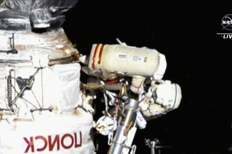 Italian, Russian complete seven-hour spacewalk