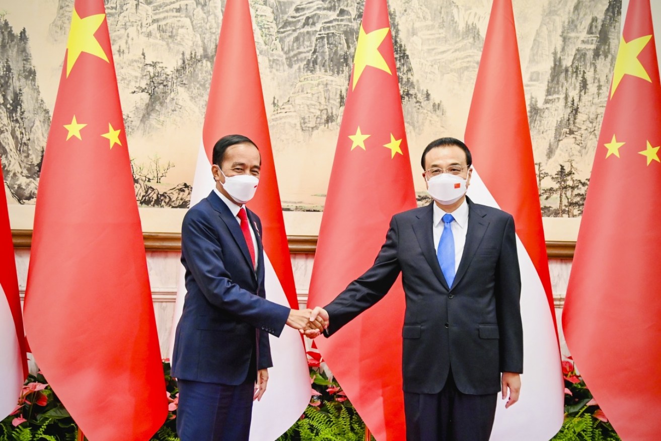 Indonesian President Joko Widodo met Chinese Premier Li Keqiang during his visit to Beijing. 