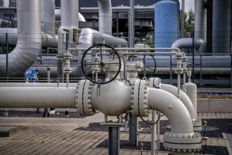 Russia further cuts gas flows to Europe 