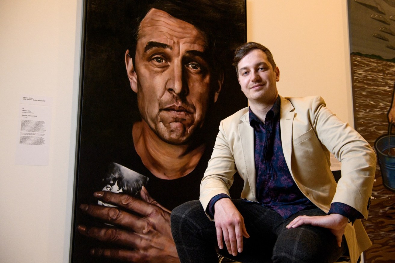 Jeremy Eden with his prize-winning portrait of actor Samuel Johnson.